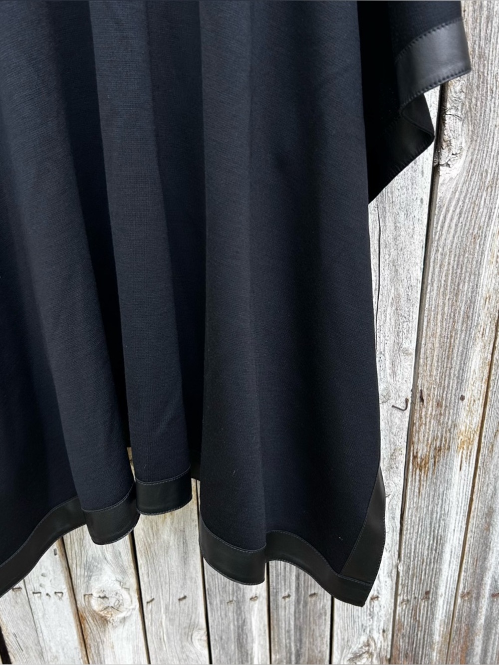 New St. John Milano Knit Leather Trim Cape Wool Rayon Black OS - Picture 12 of 14